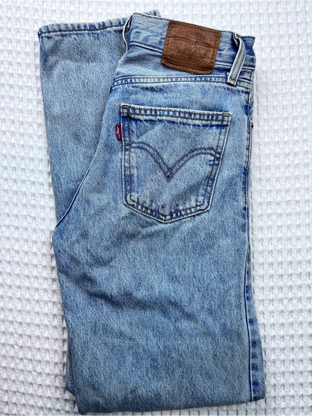 Levi’s Premium Light Wash Straight Leg Jeans — W24 L30
